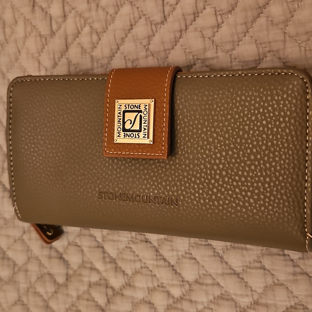 STONE MOUNTAIN WALLET NEW WITHOUT TAGS